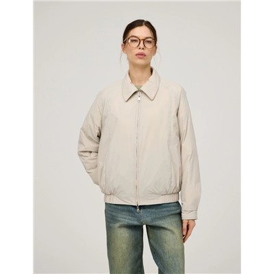 Бежевая куртка-бомбер