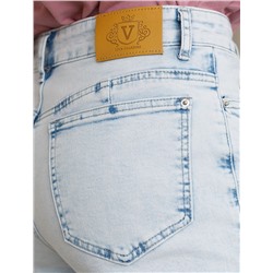 Укороченные джинсы c декоративной стиркой из эластичного плотного денима