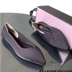 Яркие летние туфельки на плоском ходу и острым мыском