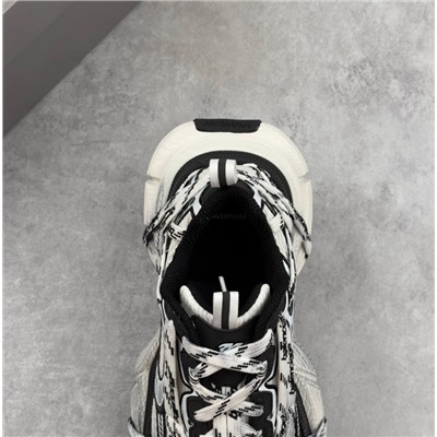 Balenciag*a Phantom Cargo
