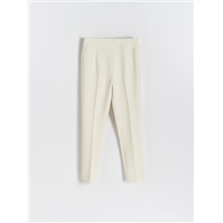 Hose mit Bügelfalten