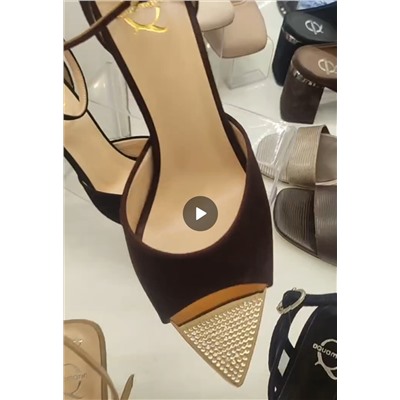 Босоножки черные