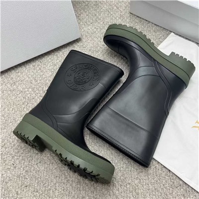 Стильные резиновые сапоги ДИО*Р