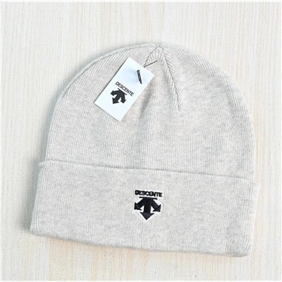 Зимняя теплая вязаная шапка унисекс с вышивкой DESCENT*E