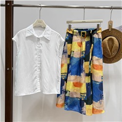 Женский комплект из льняной рубашки и яркой юбки