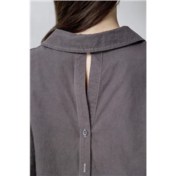 Серая блузка с углообразным вырезом