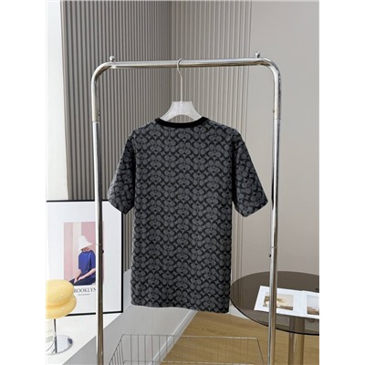 Футболка просто с монограммой    КОУ*Ч