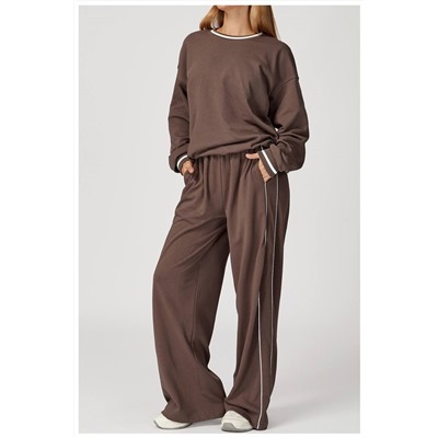 Легкий женский спортивный костюм