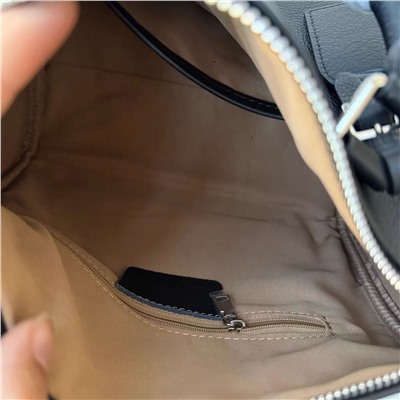 Вместительная женская кожаная сумка