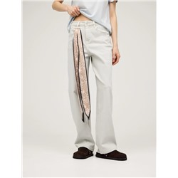 Серые зауженные джинсы с платком