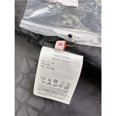 высокая версия пиджак, , подиумный стиль, изысканная вышивка золотой нитью, кастомизация формованных кнопок фурнитуры, кнопок всего двести и они ничем не отличаются от YB