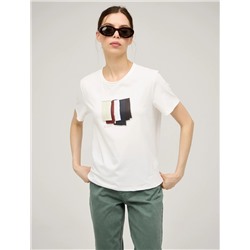 Белая футболка "Отрезки ткани"