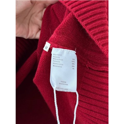 Классический женский свитер с высоким горлом