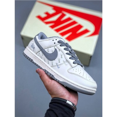 Nike SB Dunk Low x Stussy
