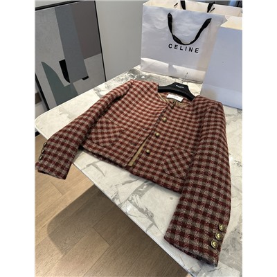 Костюмная шерстяная ткань в стиле Celin'e ZG отличается плотностью и текстурой. Вы сразу почувствуете ощущение высокого качества. Детали старой медной пряжки выполнены из целлюлозы. хорошо обработаны. Мне нравится SM, два размера, обхват груди 98 и длина 54. Распродажа