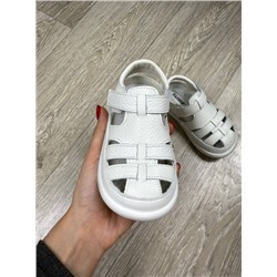 Сандали Натуральная кожа – ножка дышит и не потеет   Мягкая подошва – комфорт при каждом шаге   Удобная застёжка – легко надевать и снимать   Классический дизайн – подойдёт к любой одежде    Отличный выбор для прогулок, садика и путешествий!