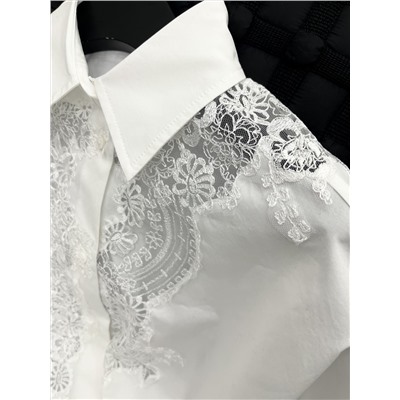 Оригинальное качество Ermanno scervin*｜King of Lace 2025, новая короткая рубашка с острым воротником 100% хлопок саржи YB по индивидуальному заказу с гладкой и удобной текстурой. Рубашка с заниженными лацканами подчеркивает фигуру. Мягкая и элегантная водорастворимая вышивка широко распространена на плечах, шее, спереди и сзади. Выпуклая текстура более сексуальна. Великолепные манжеты повторяют стиль дизайна, более скоординированы и унифицированы. ткани и аксессуары по индивидуальному заказу.