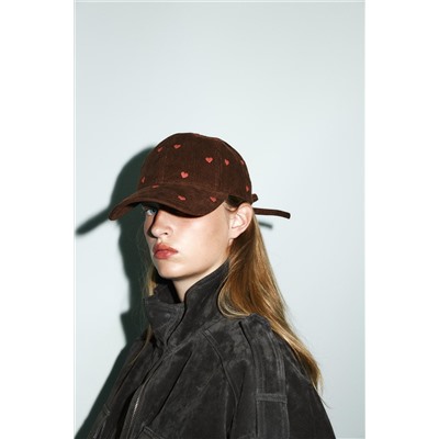 GORRA PANA BORDADOS CORAZÓN