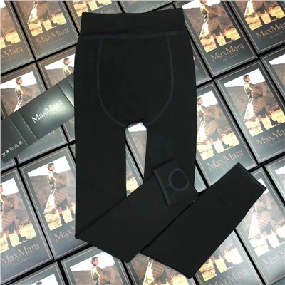 Легинсы max mara Чесаный материал из смеси хлопка и кашемира - лучший из термотканей. Он очень мягкий, дышащий и теплый. Он имеет супер прочную лайкру и супер эластичность.