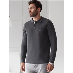 Лонгслив из мягкого фактурного трикотажа с плетеным воротником поло на пуговицах