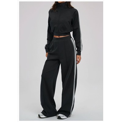 Женский спортивный костюм