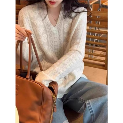 Нежный пуловер из смесовой шерсти