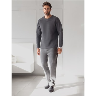 Джемпер базовый из мягкого фактурного трикотажа с круглым воротом