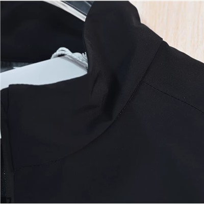 Мужская куртка тонкая водоотталкивающая