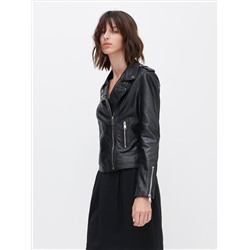 Lederjacke im Biker-Stil