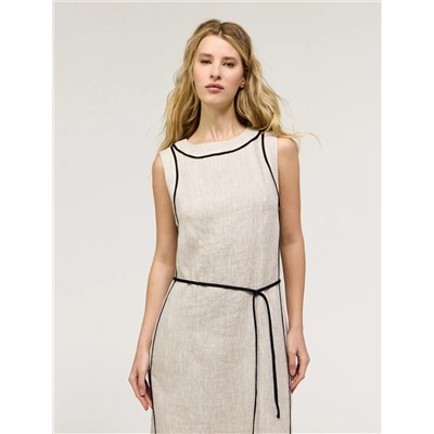 Бежевое приталенное платье без рукавов с поясом