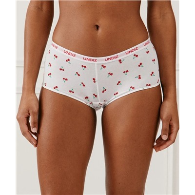 Short de algodón con cerezas estampadas sobre fondo blanco