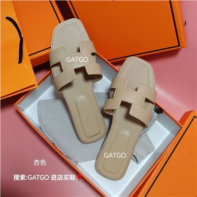 Летние сандали на плоской подошве