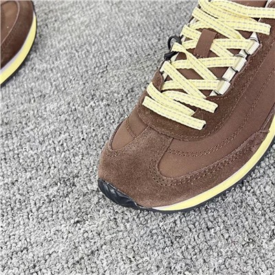 Женские замшевые кроссовки  ЗАР*А