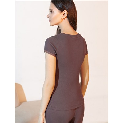 Футболка с круглым вырезом из фактурного трикотажа в рубчик