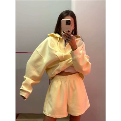 Мягкий и модный повседневный трикотажный костюм (кофта+шорты)