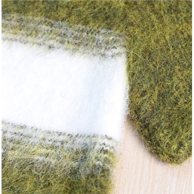 Стильный и молодежный свитер с цветными блоками