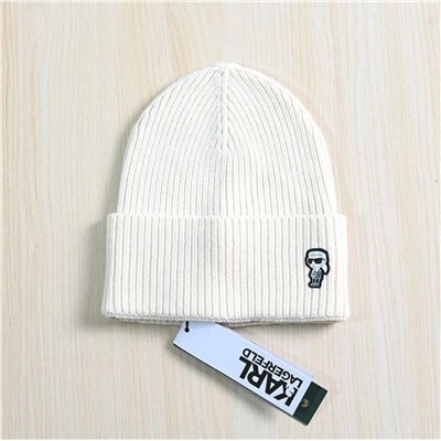 Женская вязаная шапка КАР*Л😎