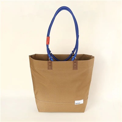 Большая вместительная сумка тоут  Topologi*e