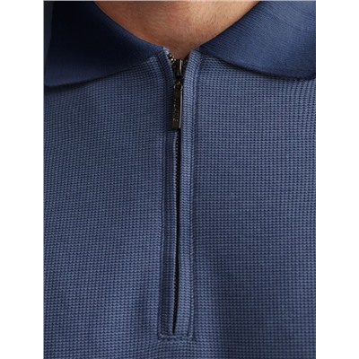 Лонгслив из мягкого фактурного трикотажа с плетеным воротником поло на молнии