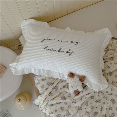 Какая нежность 🥰  Стеганая кружевная наволочка с вышивкой 💓