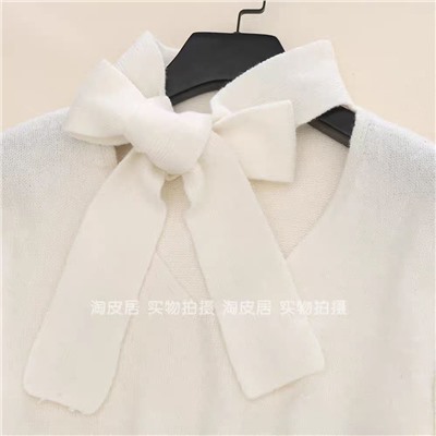 Женский пуловер с V-образным вырезом и воротник-шарфом  Н*М