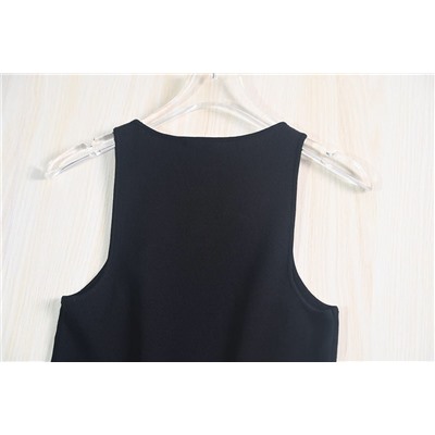 Трикотажный топ с круглым вырезом и вырезом на груди с декоративным шнурком из страз. Экспорт