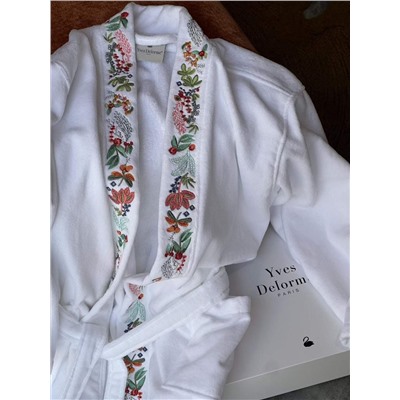 Ультра мягкий женский халат с невероятно красивой и изысканной вышивкой   Yve*s Delorm*e