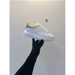 Кроссовки  Со змеиным принтом на заднике