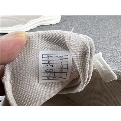 Женские спортивные туфли