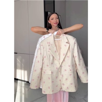 Симпатичный весенний пиджак