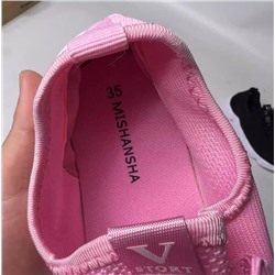 Легкие спортивные кроссовки