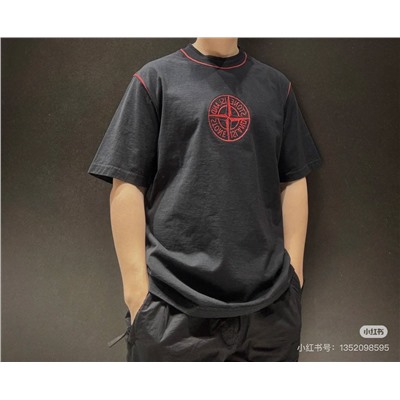 Футболка с вышитым логотипом на груди  2 цвета