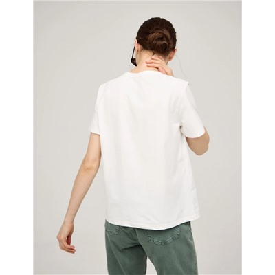 Белая футболка "Отрезки ткани"