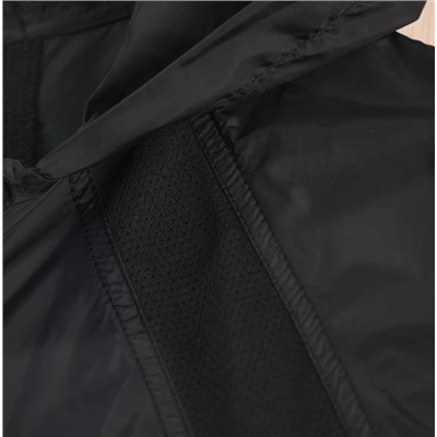 Куртка с капюшоном в спортивном стиле для отдыха на открытом воздухе